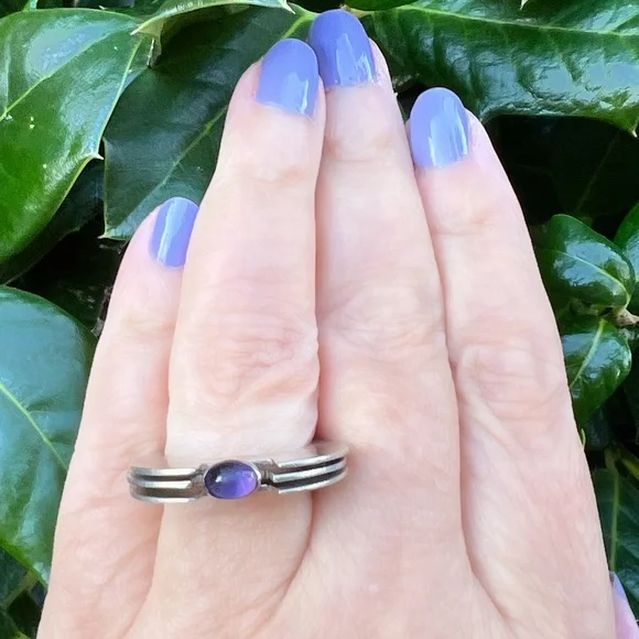 VINTAGE ARTISAN CRAFTED DESIGNER 925SS AMETHYST CABOCHON TRIPLE 3 RINGS UNIQUE